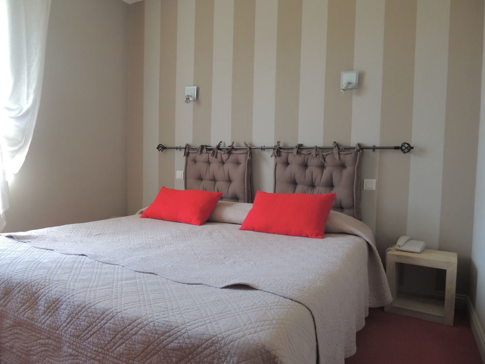 Hotel Le Mas De Castel - Piscine Chauffee ซาร์ลา-ลา-กาเนดา ภายนอก รูปภาพ